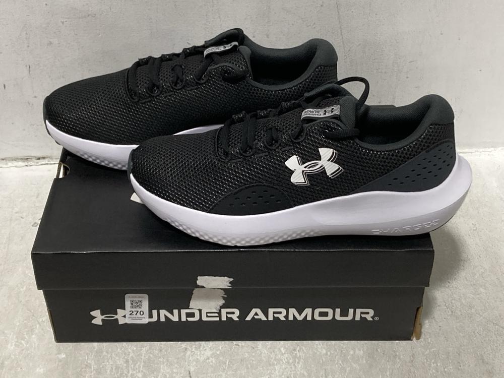 Lot 270  
            Chesterfield SR44 - Parcel Delivery Only 

                
UNDER ARMOUR UA CHARGED SURGE 4 TRAINERS IN BLACK SIZE 9 (LOCATION: G3)