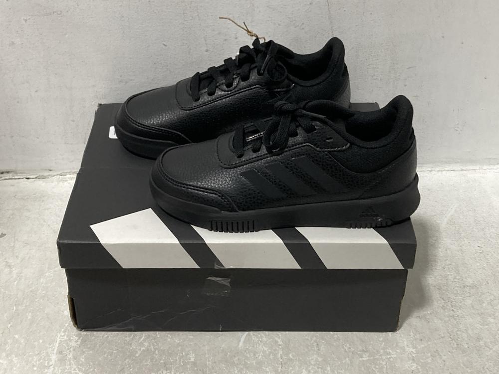 Lot 285  
            Chesterfield SR44 - Parcel Delivery Only 

                
ADIDAS KIDS TENSOR SPORT 2.0 K IN BLACK SIZE 1 (LOCATION: G3)
