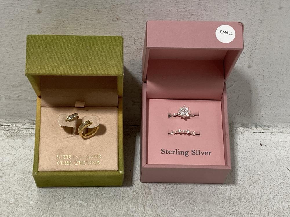 Lot 287  
            Chesterfield SR44 - Parcel Delivery Only 

                
BOX OF ASSORTED JEWELLERY TO INCLUDE OLIVIA AND JACKSON EARRINGS (LOCATION: G3)