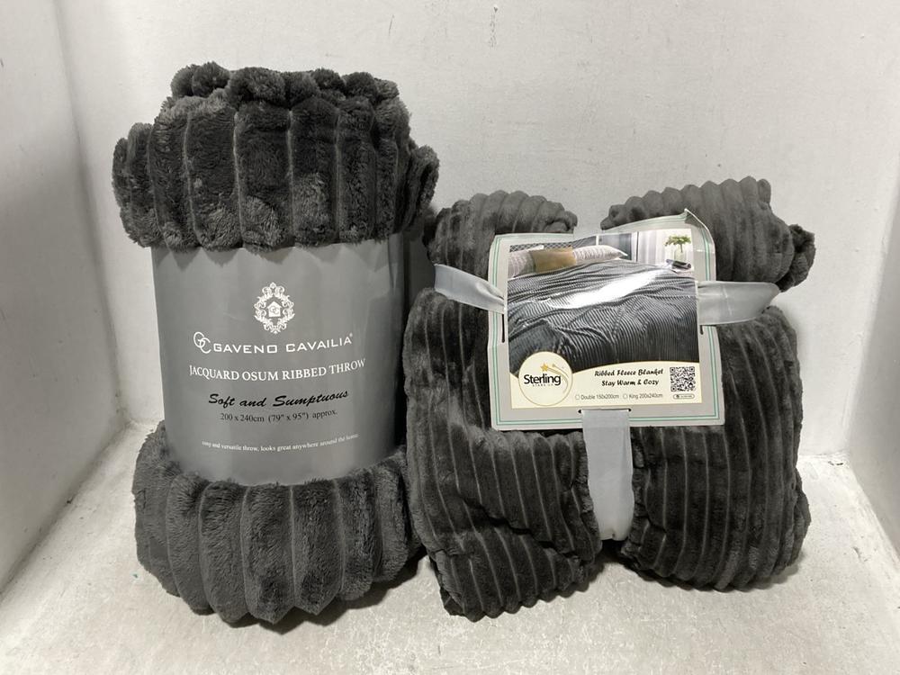 Lot 303  
            Chesterfield SR44 - Parcel Delivery Only 

                
BOX OF ASSORTED BED ITEMS TO INCLUDE GAVENO CAVAILIA (LOCATION: G3)