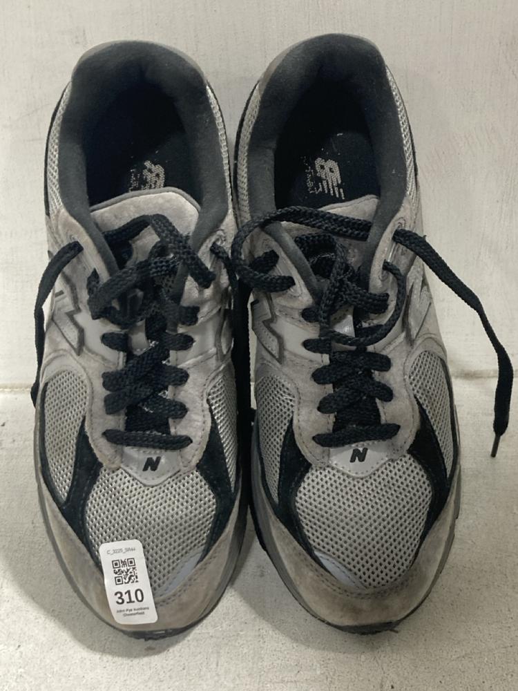 Lot 310  
            Chesterfield SR44 - Parcel Delivery Only 

                
NEW BALANCE RUNNING SHOES IN GREY SIZE 7.5 (LOCATION: G4)
