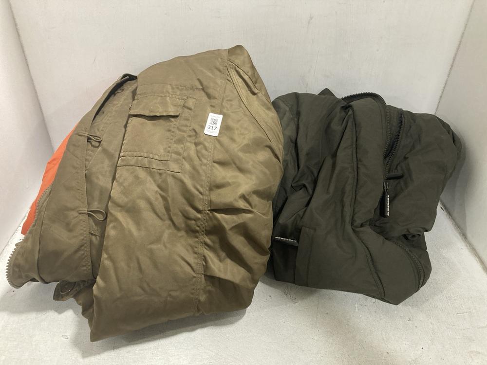 Lot 317  
            Chesterfield SR44 - Parcel Delivery Only 

                
GAP SNORKEL JACKET IN GREEN SIZE L TO INCLUDE SUPERDRY WIND SPORT JACKET IN GREEN...