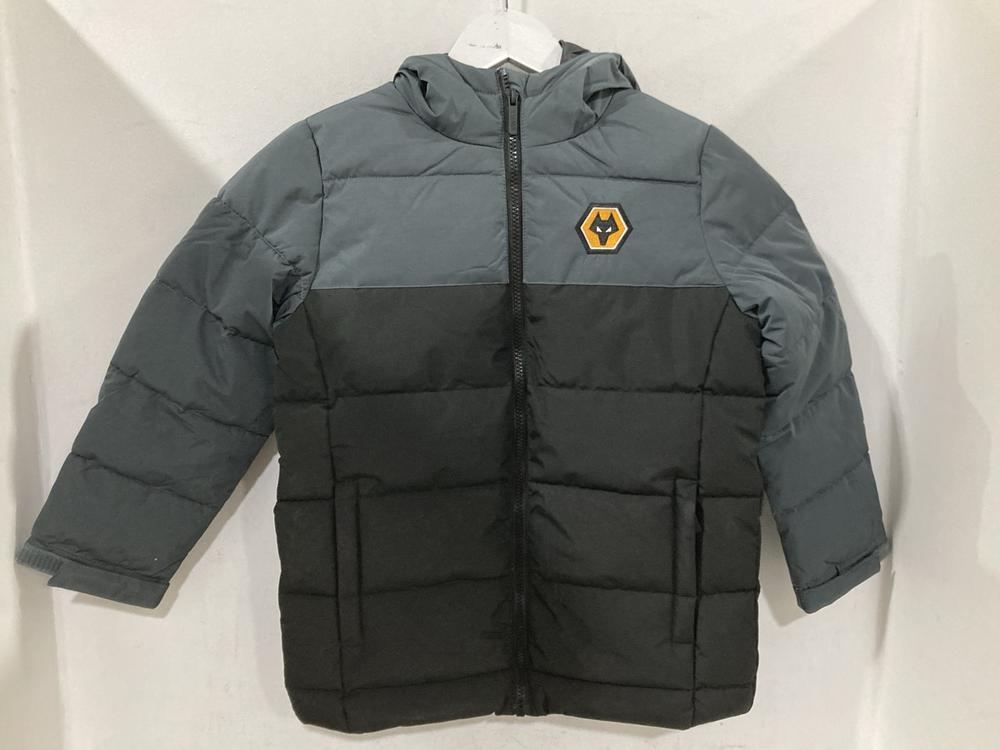 Lot 381  
            Chesterfield SR44 - Parcel Delivery Only 

                
4 X ASSORTED WOLVERHAMPTON WANDERERS FC CLOTHING ITEMS TO INCLUDE WOLVES TRAINING...