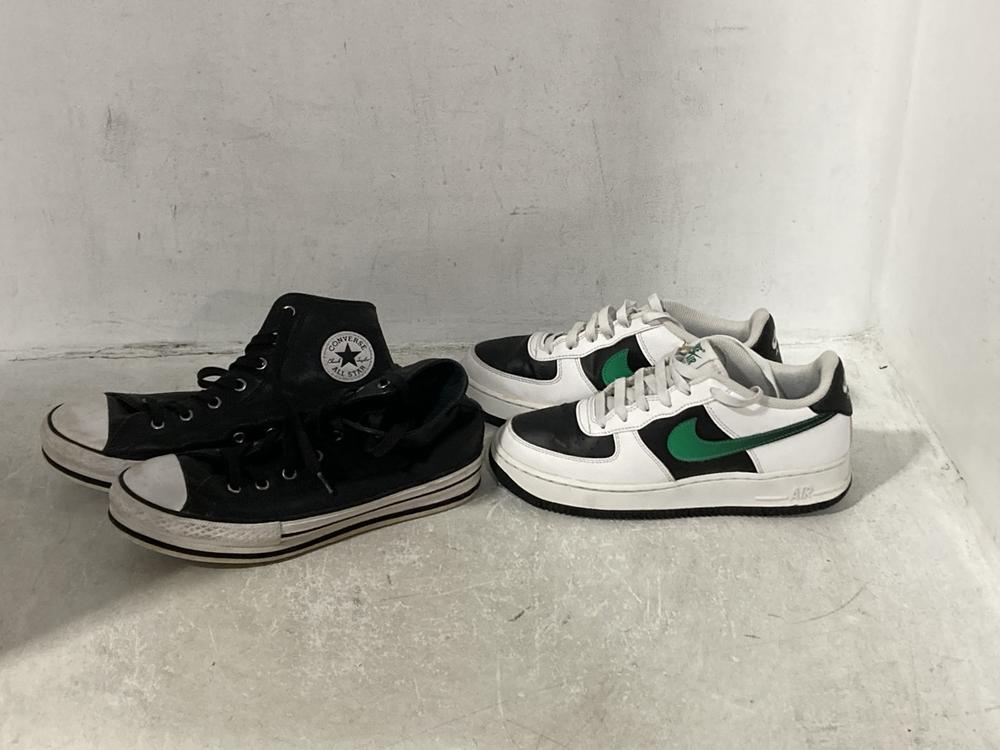 Lot 382  
            Chesterfield SR44 - Parcel Delivery Only 

                
NIKE DUNK TRAINERS IN WHITE/BLACK SIZE 5.5 UK TO INCLUDE CONVERSE ALL STAR TRAINE...
