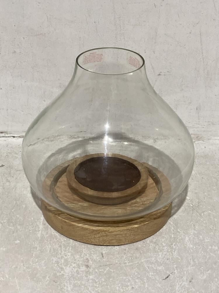 Lot 39  
            Chesterfield SR44 - Parcel Delivery Only 

                
3 X ASSORTED ITEMS TO INCLUDE NKUKU BAKARA STAR TREE TOPPER - ANTIQUE BRASS - ITE...