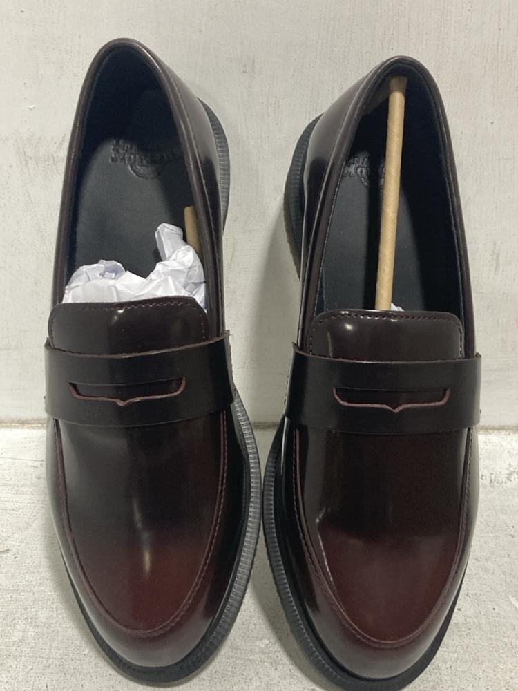 Lot 412  
            Chesterfield SR44 - Parcel Delivery Only 

                
DR MARTENS TEMARA CHERRY RED IN 7 UK (LOCATION: G8)