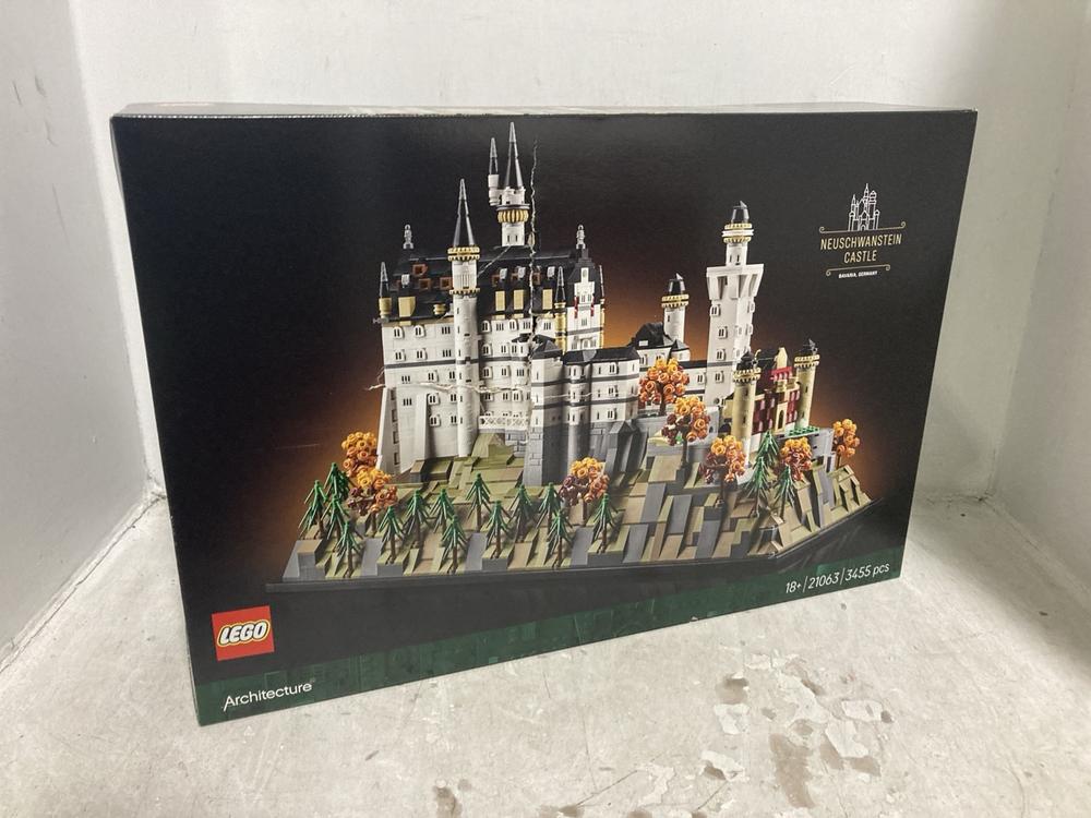 Lot 437  
            Chesterfield SR44 - Parcel Delivery Only 

                
LEGO NEUSCHWANSTEIN CASTLE GERMANY (LOCATION: H1)