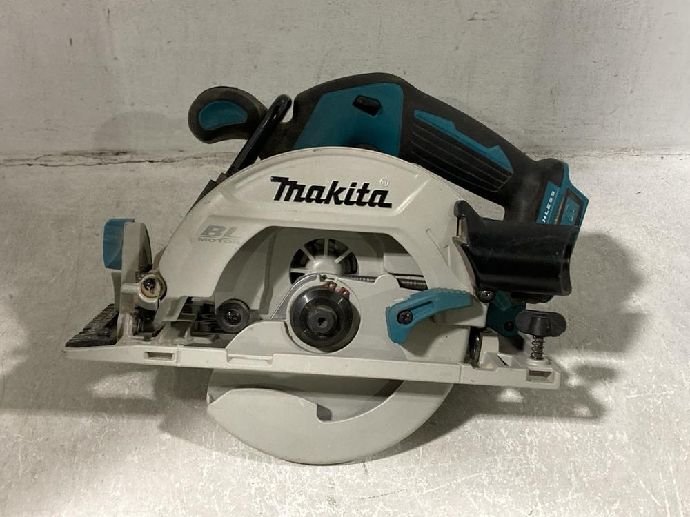 Lot 509  
            Chesterfield SR44 - Parcel Delivery Only 

                
3 X ASSORTED ITEMS TO INCLUDE MAKITA 125MM RANDOM ORBIT SANDER (LOCATION: H2)