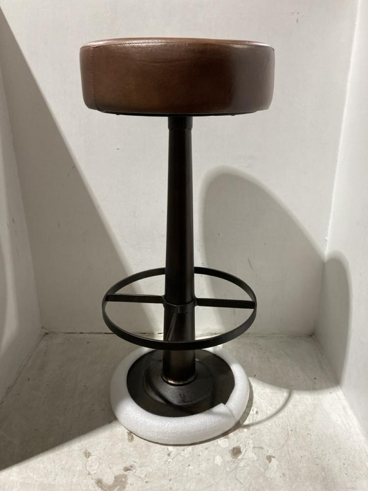 Lot 54  
            Chesterfield SR44 - Parcel Delivery Only 

                
NKUKU NARWANA LEATHER ROUND STOOL - CHOCOLATE BROWN (LOCATION: L7)