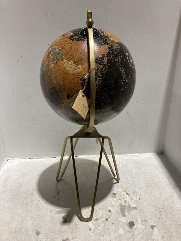 Lot 5  
            Chesterfield SR44 - Parcel Delivery Only 

                
NKUKU EBU DECORATIVE GLOBE IN ANTIQUE BRASS (LOCATION: L5)