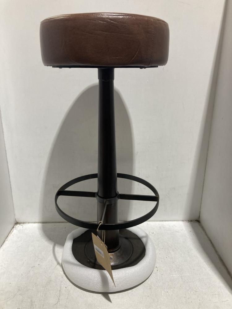 Lot 73  
            Chesterfield SR44 - Parcel Delivery Only 

                
NKUKU NARWANA LEATHER ROUND STOOL - CHOCOLATE BROWN - ITEM NO . NS2501 - ORIGINAL...