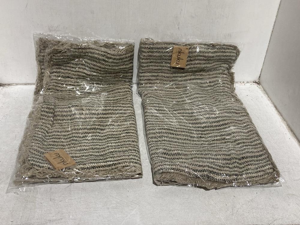 Lot 76  
            Chesterfield SR44 - Parcel Delivery Only 

                
BOX OF ASSORTED NKUKU ITEMS TO INCLUDE ANARA ETCHED BAUBLE (LOCATION: L9)