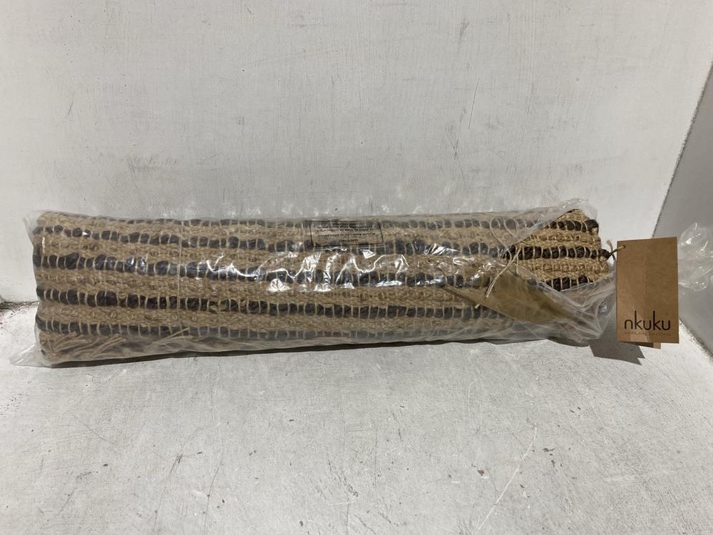 Lot 77  
            Chesterfield SR44 - Parcel Delivery Only 

                
NKUKU DAVLI DOORMAT 60 X 90CM (LOCATION: L9)