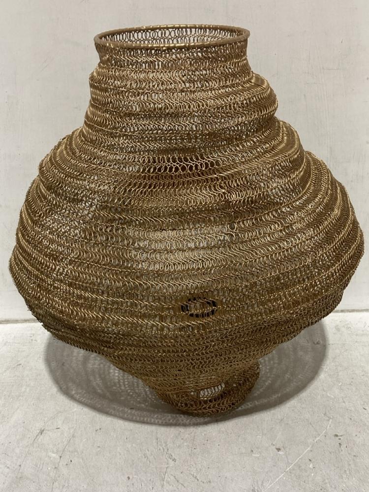 Lot 88  
            Chesterfield SR44 - Parcel Delivery Only 

                
NKUKU MUKUNI WIRE LAMPSHADE - BRASS - SMALL - ITEM NO. ML6001 - ORIGINAL RRP £150...