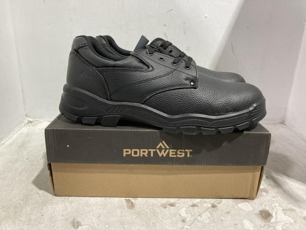 Lot 919  
            Chesterfield SR44 - Parcel Delivery Only 

                
PORTWEST LEATHER PROTECTIVE SHOE'S S1P IN COLOUR BLACK - UK SIZE 16 (LOCATION: J1)