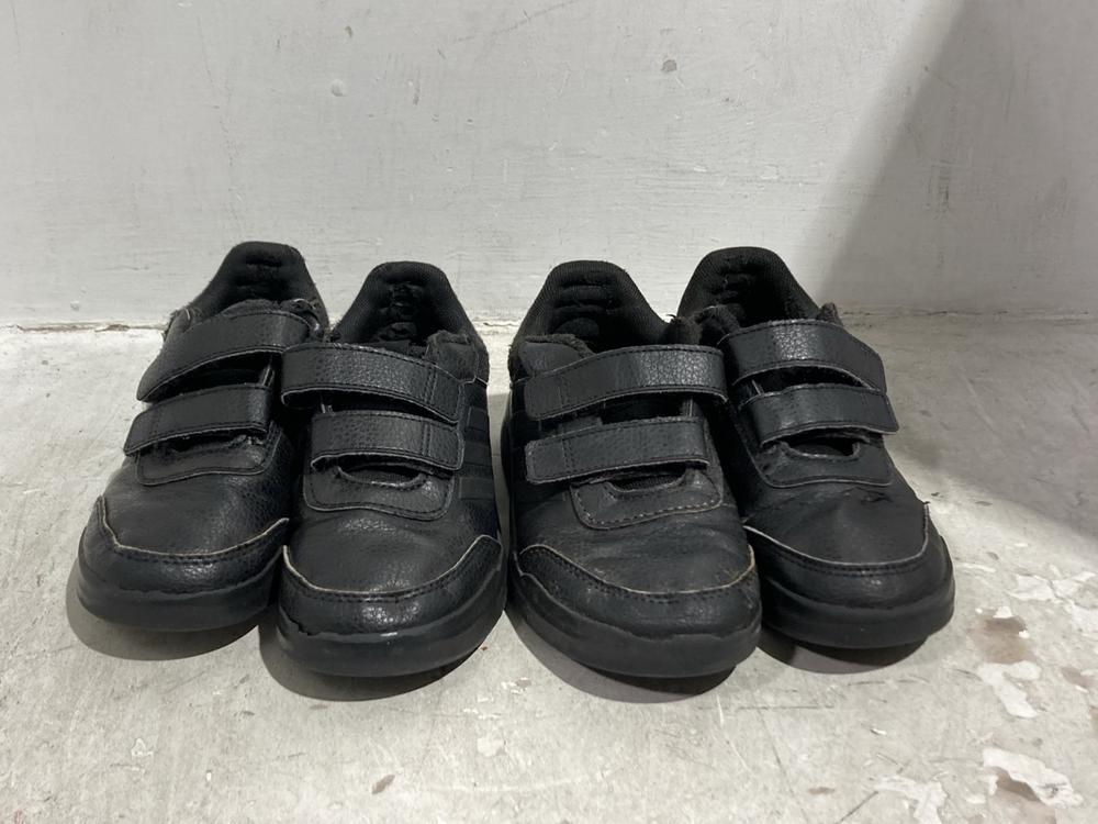 Lot 925  
            Chesterfield SR44 - Parcel Delivery Only 

                
ADIDAS VELCRO SHOES IN BLACK - UK SIZE 13K TO INCLUDE ADIDAS VELCRO SHOES IN BLAC...