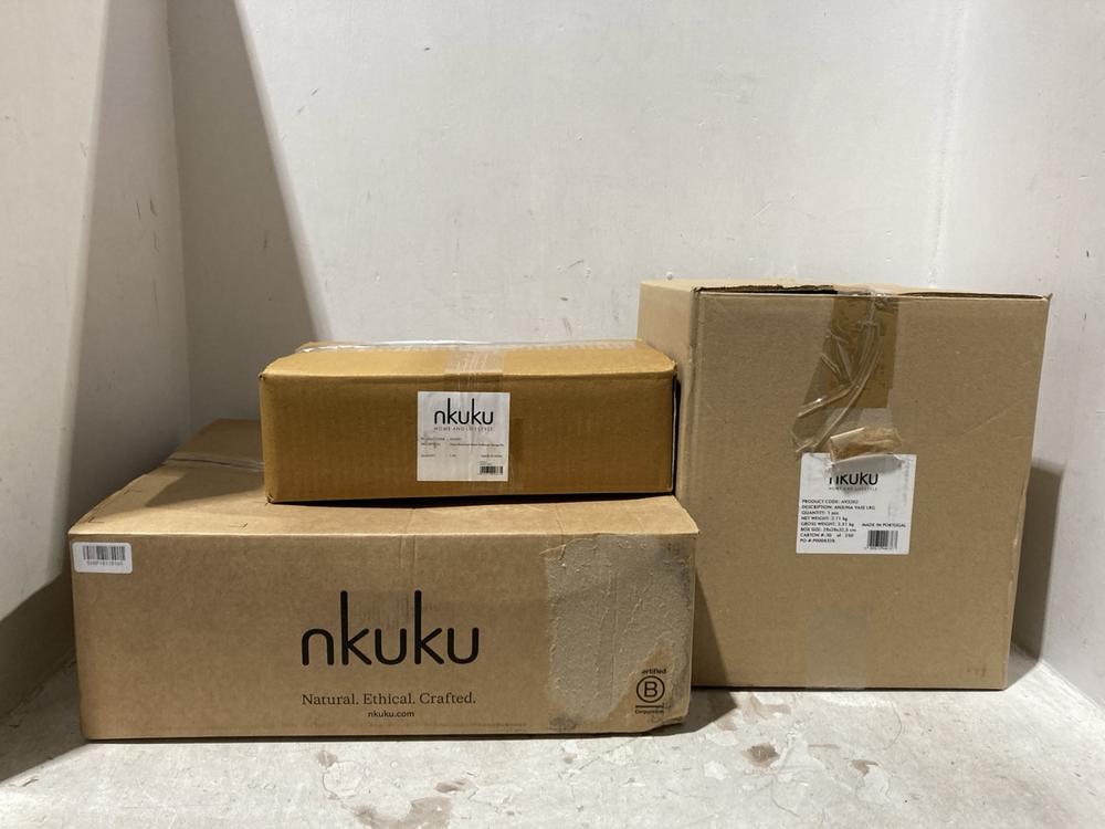 Lot 93  
            Chesterfield SR44 - Parcel Delivery Only 

                
3 X ASSORTED NKUKU ITEMS TO INCLUDE OKARA RECLAIMED WOOD TRADITIONAL STORAGE POT ...