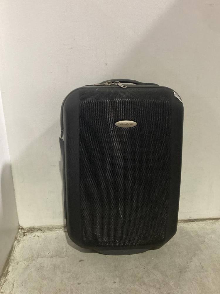 Lot 962  
            Chesterfield SR44 - Parcel Delivery Only 

                
SAMSONITE SKY WHEELER 55CM HARD SHELL CARRY ON IN BLACK (LOCATION: J2)