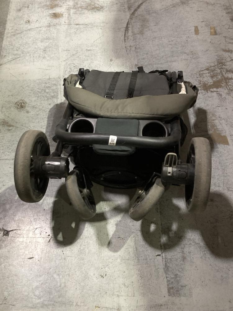 Lot 978  
            Chesterfield SR44 - Parcel Delivery Only 

                
JOIE ADAM OPEL BABY & TODDLER STROLLER IN BLACK (LOCATION: J2)