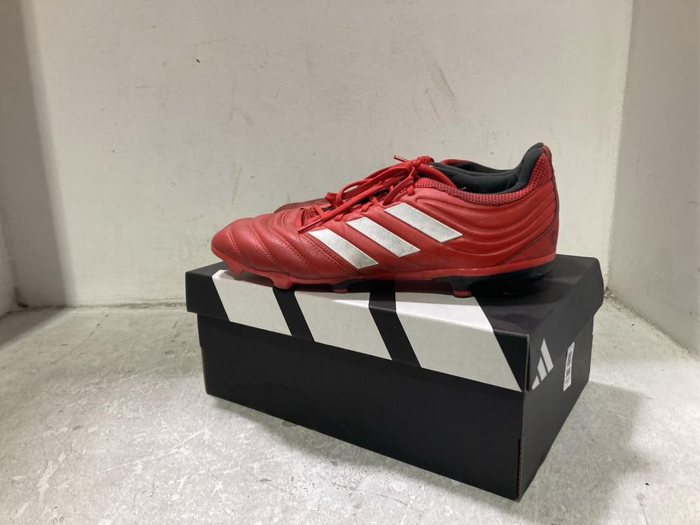 Lot 986  
            Chesterfield SR44 - Parcel Delivery Only 

                
2 X ASSORTED FOOTWEAR TO INCLUDE ADIDAS COPA FOOTBALL BOOTS SIZE UK 9.5 (LOCATION...