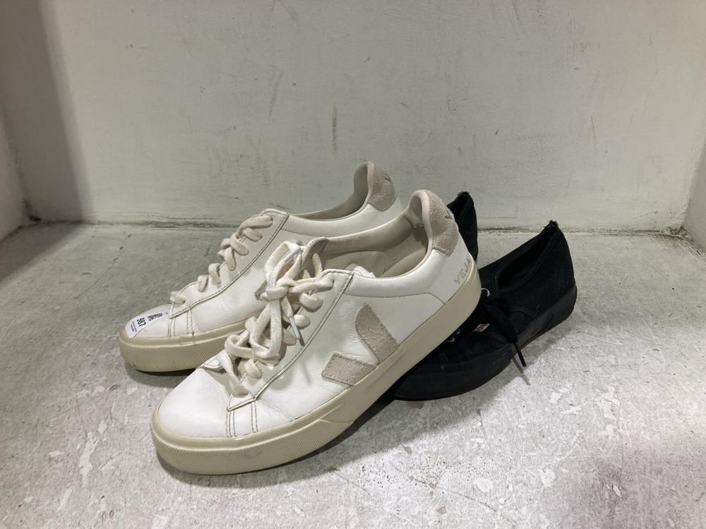 Lot 987  
            Chesterfield SR44 - Parcel Delivery Only 

                
2 X ASSORTED FOOTWEAR TO INCLUDE SUPERGA TRAINERS UK 5 (LOCATION: J3)