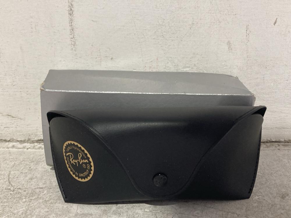 Lot 999  
            Chesterfield SR44 - Parcel Delivery Only 

                
RAY-BAN CATS 1000 HAVANA LIGHT SUNGLASSES - ORIGINAL RRP £105 (LOCATION: J3)