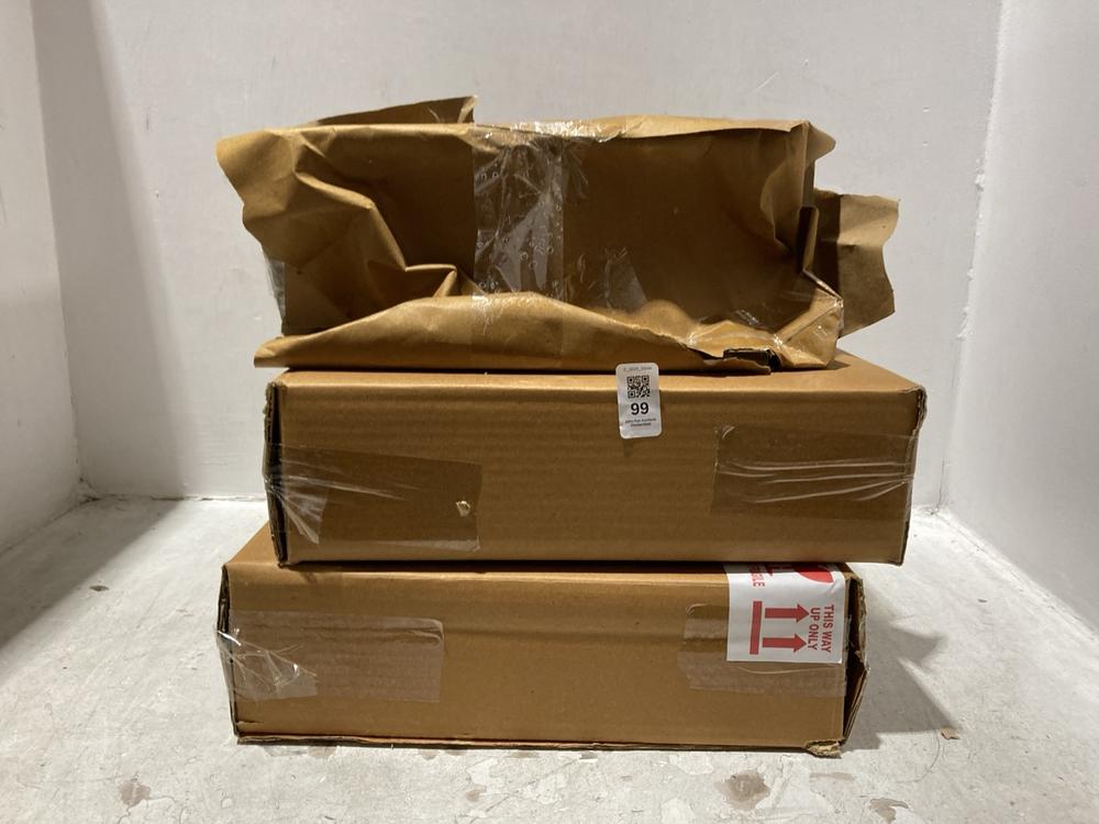 Lot 99  
            Chesterfield SR44 - Parcel Delivery Only 

                
4 X ASSORTED NKUKU ITEMS TO INCLUDE ANTIQUE BRASS GLASS STAR (LOCATION: L10)