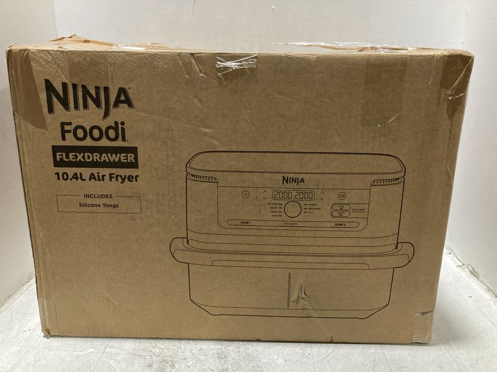 Lot 463  
            Chesterfield SR47 - Parcel Delivery Only 

                
NINJA FOODI FLEXDRAWER 10.4L AIR FRYER - ORIGINAL RRP £199 (LOCATION: F9)