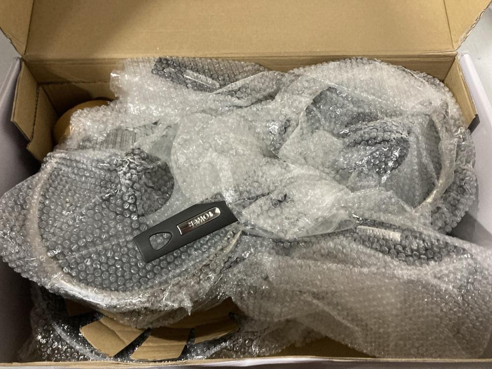 Lot 516  
            Chesterfield SR47 - Parcel Delivery Only 

                
TOWER FORGED ALUMINUM 5 PIECE CERASTONE PAN SET (LOCATION: G1)