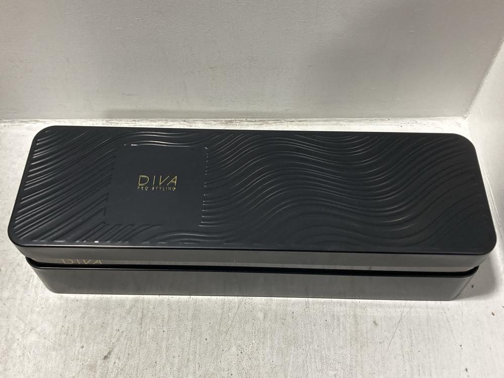 Lot 517  
            Chesterfield SR47 - Parcel Delivery Only 

                
DIVA PRO STYLING DIGITAL TONG. (LOCATION: G2)