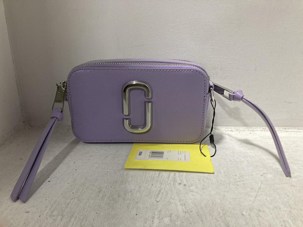 Lot 520  
            Chesterfield SR47 - Parcel Delivery Only 

                
MARC JACOBS THE SNAPSHOT DTM CROSS-BODY BAG IN LILAC ORIGINAL RRP £350.(9370007) ...