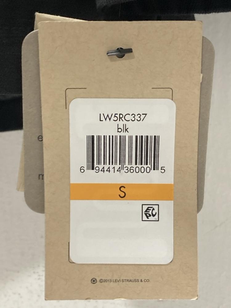 Lot 523  
            Chesterfield SR47 - Parcel Delivery Only 

                
LEVIS STRAUSS JACKET IN BLACK SIZE S (LOCATION: G2)