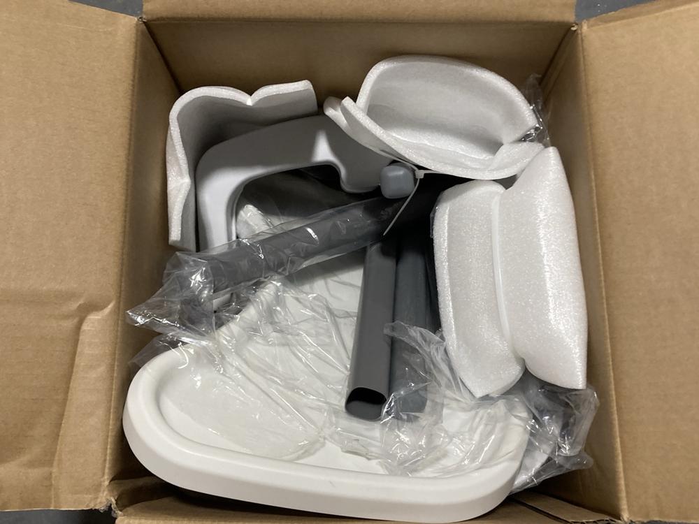 Lot 540  
            Chesterfield SR47 - Parcel Delivery Only 

                
CHICCO ZEST HIGHCHAIR (LOCATION: G2)