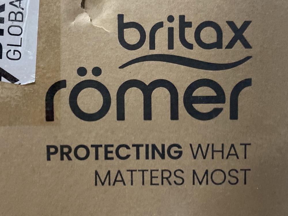 Lot 546  
            Chesterfield SR47 - Parcel Delivery Only 

                
BRITAX ROMER KIDFIX Z-LINE MIDNIGHT GREY. (LOCATION: G2)