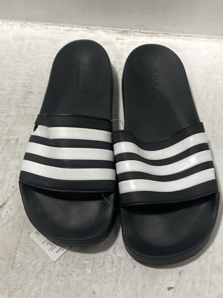 Lot 548  
            Chesterfield SR47 - Parcel Delivery Only 

                
ADIDAS ADILETTE SLIDERS IN BLACK SIZE 10 TO INCLUDE CROCS FLIP FLOPS IN NAVY SIZE...