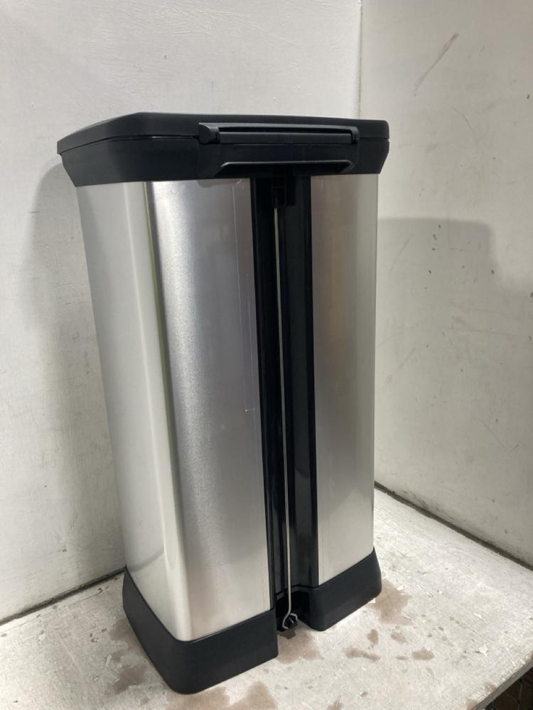 Lot 552  
            Chesterfield SR47 - Parcel Delivery Only 

                
CURVER STEP PEDAL BIN IN CHROME. (LOCATION: G3) - Image 3