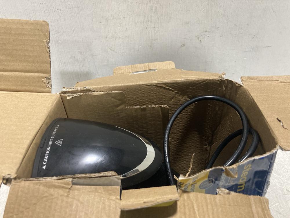 Lot 556  
            Chesterfield SR47 - Parcel Delivery Only 

                
RUSSELL HOBBS STEAM GENIE TO INCLUDE 2 X TEFAL EXPRESS STEAM (LOCATION: G3)