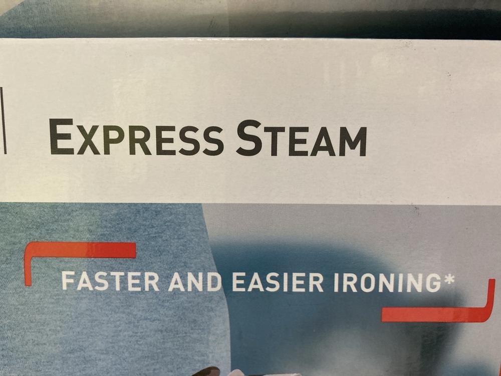 Lot 556  
            Chesterfield SR47 - Parcel Delivery Only 

                
RUSSELL HOBBS STEAM GENIE TO INCLUDE 2 X TEFAL EXPRESS STEAM (LOCATION: G3)