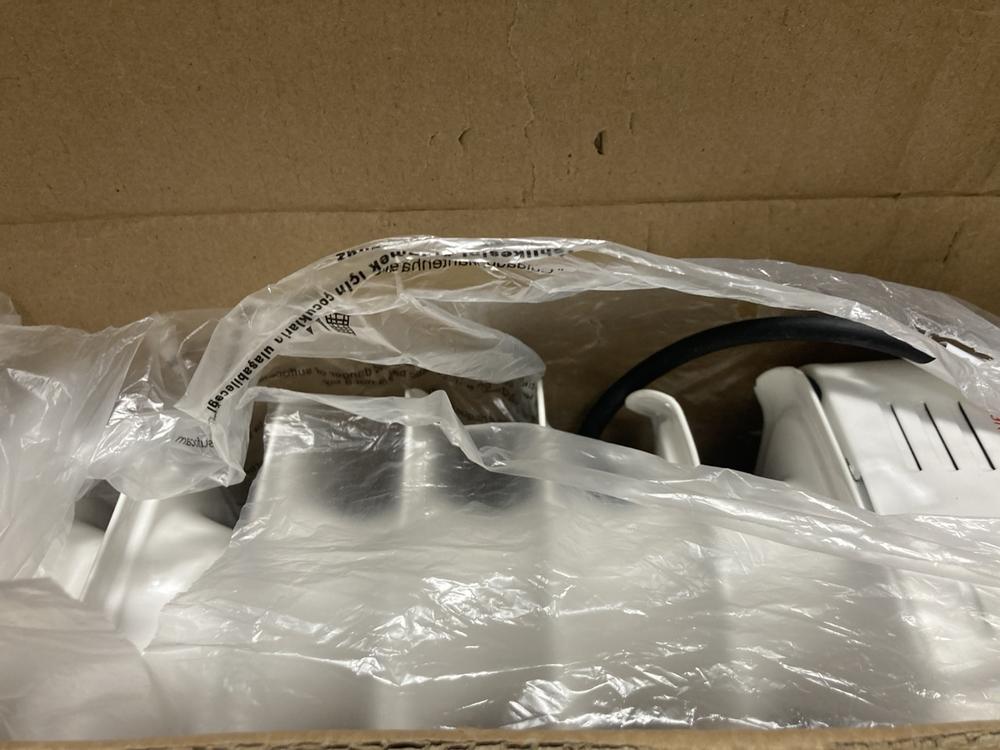 Lot 557  
            Chesterfield SR47 - Parcel Delivery Only 

                
RUSSELL HOBBS OIL FILLED FIN RADIATOR (LOCATION: G3)