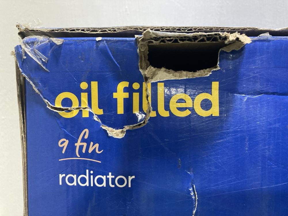 Lot 558  
            Chesterfield SR47 - Parcel Delivery Only 

                
RUSSELL HOBBS OIL FILLED FIN RADIATOR (LOCATION: G3)