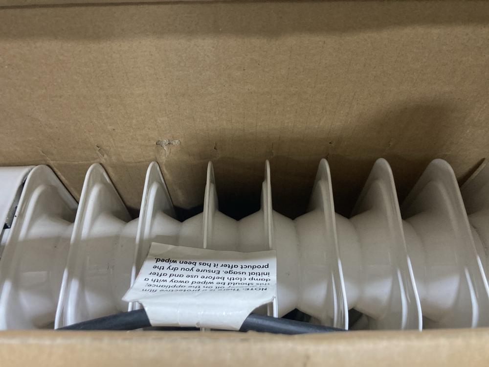 Lot 559  
            Chesterfield SR47 - Parcel Delivery Only 

                
RUSSELL HOBBS OIL FILLED FIN RADIATOR (LOCATION: G3)