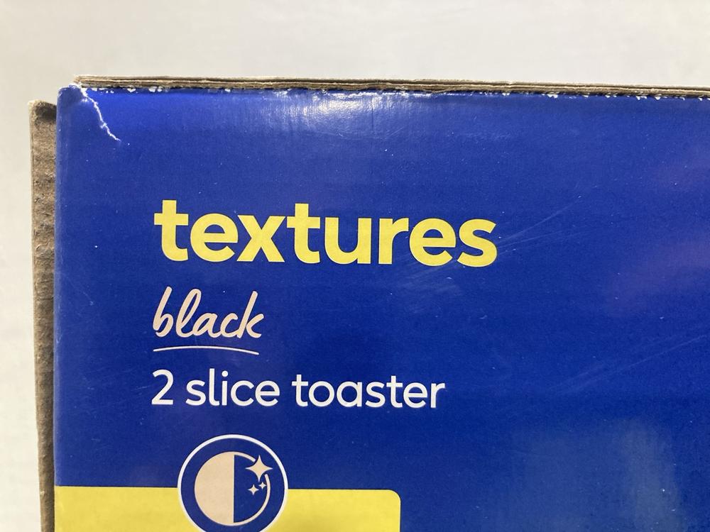 Lot 560  
            Chesterfield SR47 - Parcel Delivery Only 

                
3 X ASSORTED TOASTERS TO INCLUDE RUSSELL HOBBS AND GEORGE (LOCATION: G3)
