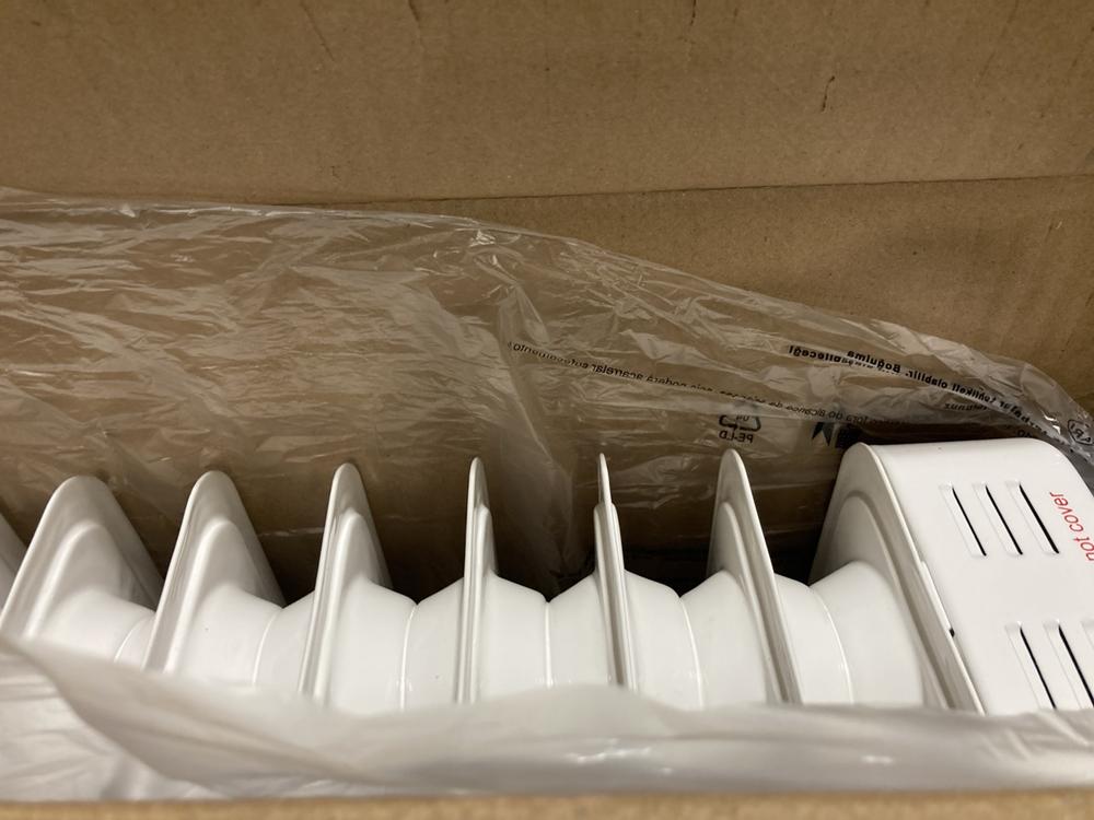 Lot 568  
            Chesterfield SR47 - Parcel Delivery Only 

                
RUSSELL HOBBS 9 FIN OIL FILLED RADIATOR (LOCATION: G3)