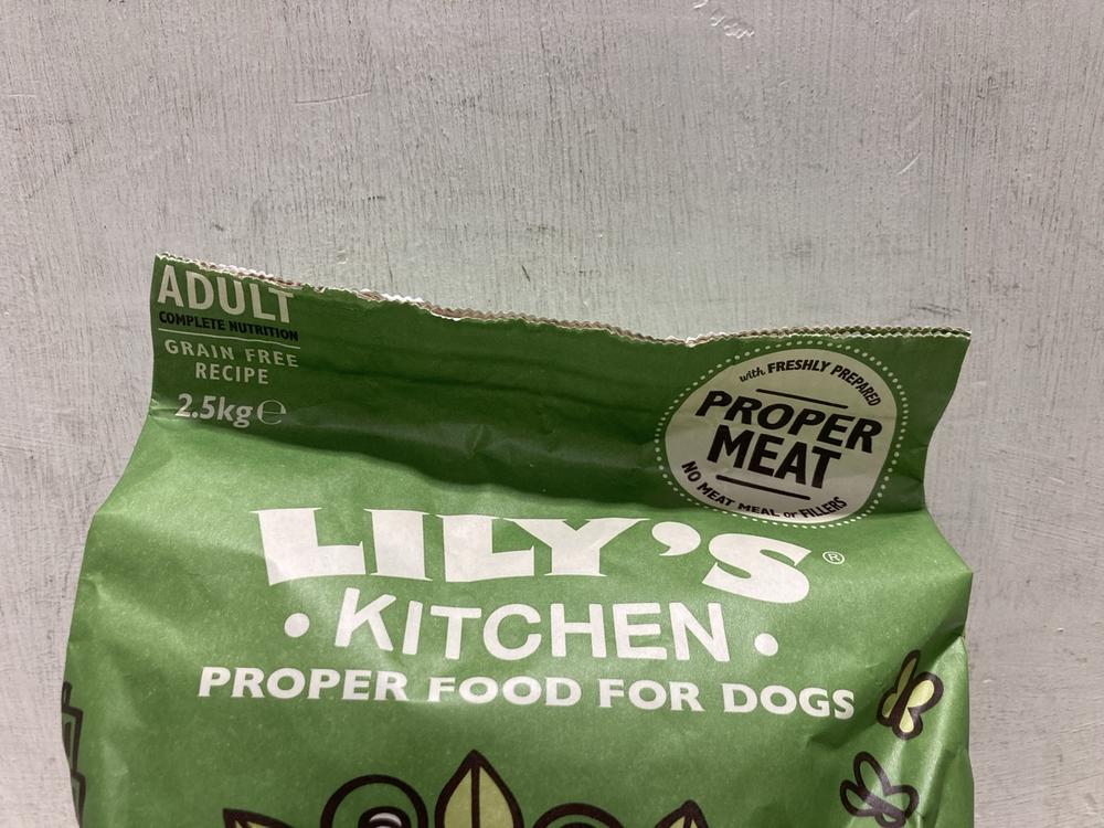 Lot 569  
            Chesterfield SR47 - Parcel Delivery Only 

                
6 X LILY'S KITCHEN SHEPHERD'S PIE ADULT DOG FOOD 2.5KG. (LOCATION: G3)