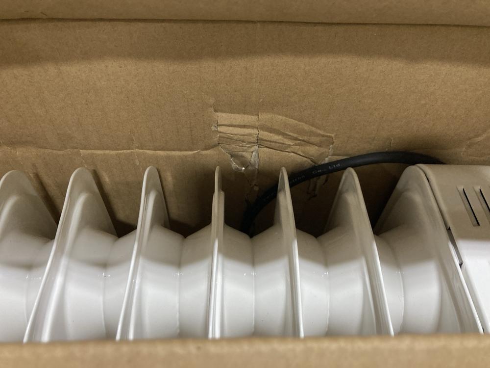 Lot 571  
            Chesterfield SR47 - Parcel Delivery Only 

                
RUSSELL HOBBS 7 FIN OIL FILLED RADIATOR. (LOCATION: G3)