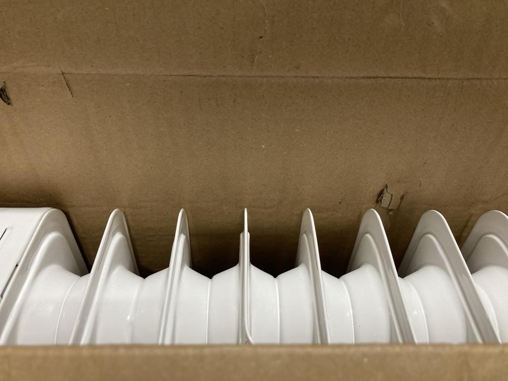 Lot 572  
            Chesterfield SR47 - Parcel Delivery Only 

                
RUSSELL HOBBS 9 FIN OIL FILLED RADIATOR. (LOCATION: G3)