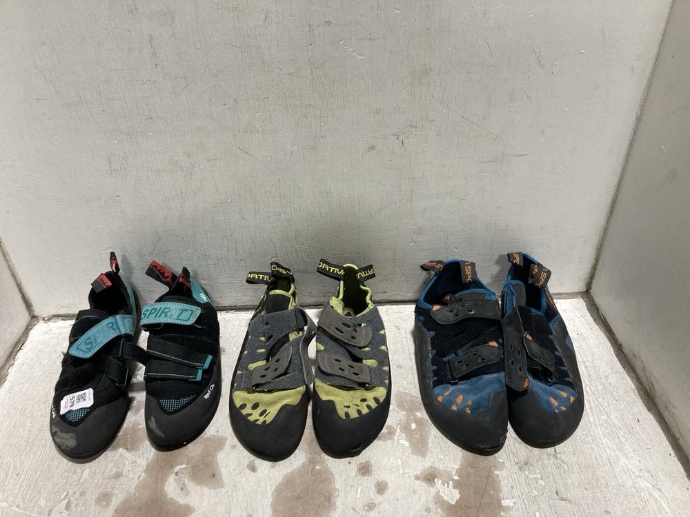 Lot 579  
            Chesterfield SR47 - Parcel Delivery Only 

                
3 X CLIMBING SHOES TO INCLUDE SPIRIT AND LA SPORTIUN SIZE 7.5 (LOCATION: G3)