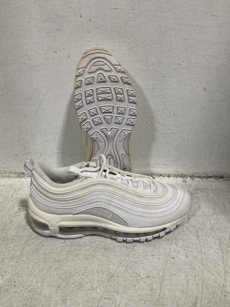 Lot 582  
            Chesterfield SR47 - Parcel Delivery Only 

                
5 X ADIDAS NIZZA TRAINERS IN WHITE SIZE 5 (LOCATION: G4)