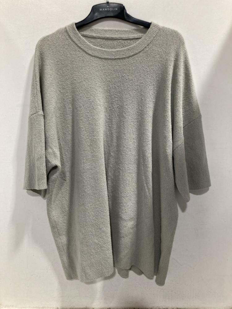 Lot 584  
            Chesterfield SR47 - Parcel Delivery Only 

                
3 X ASSORTED ADULTS CLOTHING TO INCLUDE GOOD FOR NOTHING PULLOVER KNITTED HOODIE ...