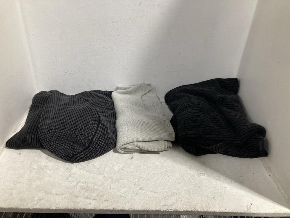 Lot 584  
            Chesterfield SR47 - Parcel Delivery Only 

                
3 X ASSORTED ADULTS CLOTHING TO INCLUDE GOOD FOR NOTHING PULLOVER KNITTED HOODIE ...